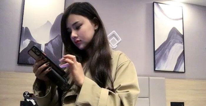 一張網紅臉的週邊女神，猛誇小哥的雞巴大，還說自己很喜歡這大雞吧