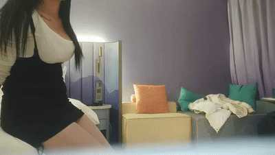 用利抽插豐乳肥臀大奶妹，超短裙一把抱住揉奶子，鏡頭前深喉插嘴，開檔灰絲扣穴後人爆插