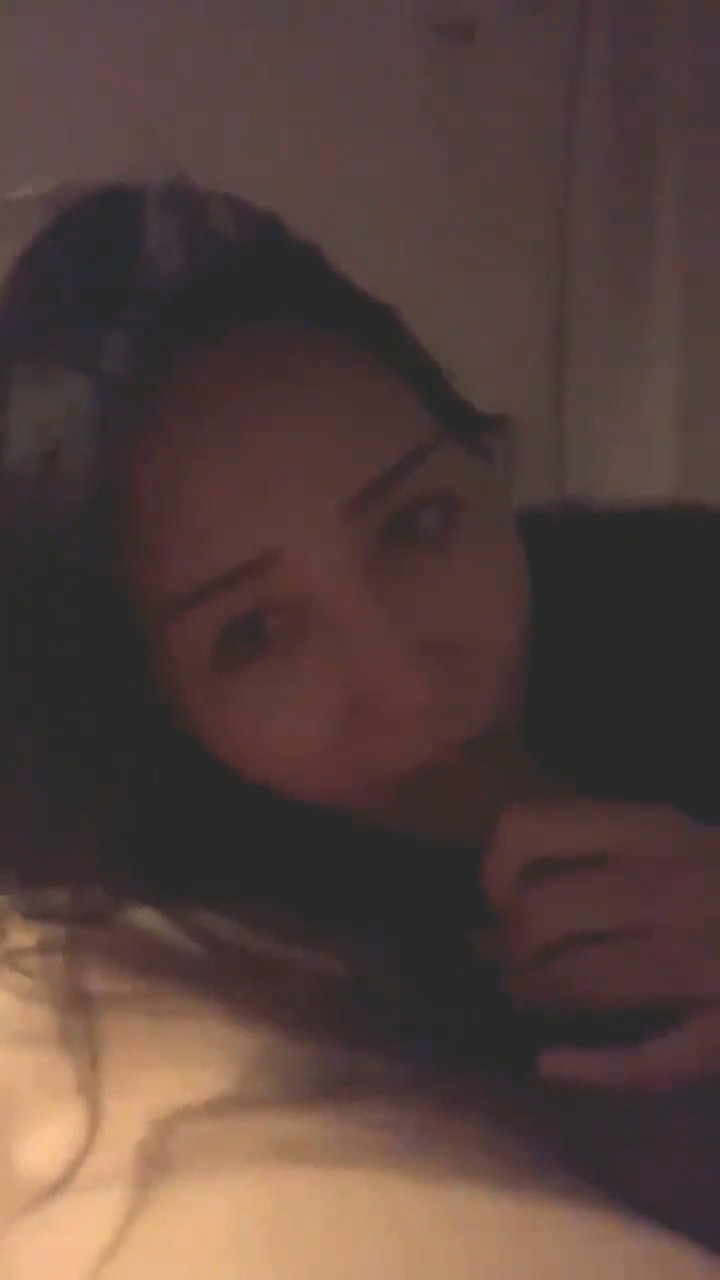 操漂亮少婦 你要發給別人嗎 老公 不發就浪費了 不要停 操的美女叫的嘴巴都合不攏
