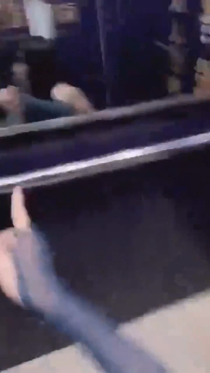 閑著也是閑著 等電梯的時候讓妹子來一發 感覺老刺激了 你們要不要試試