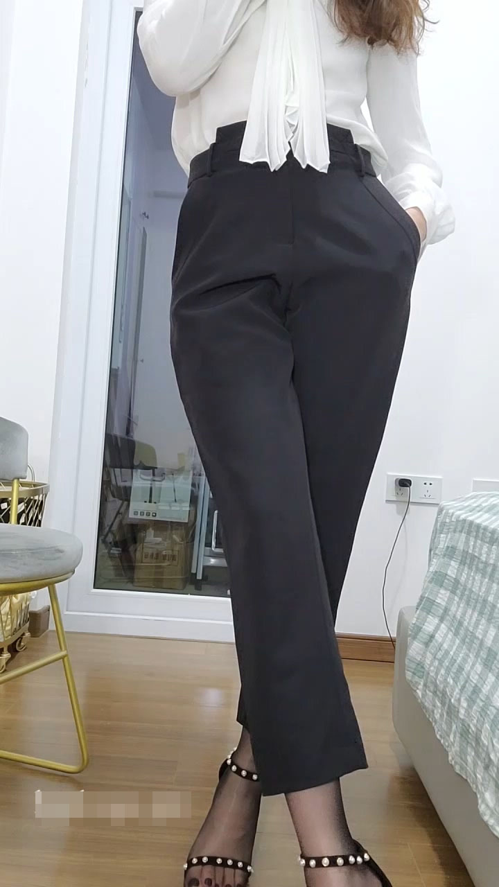 黑絲熟女陽具自慰[MP4/726MB]