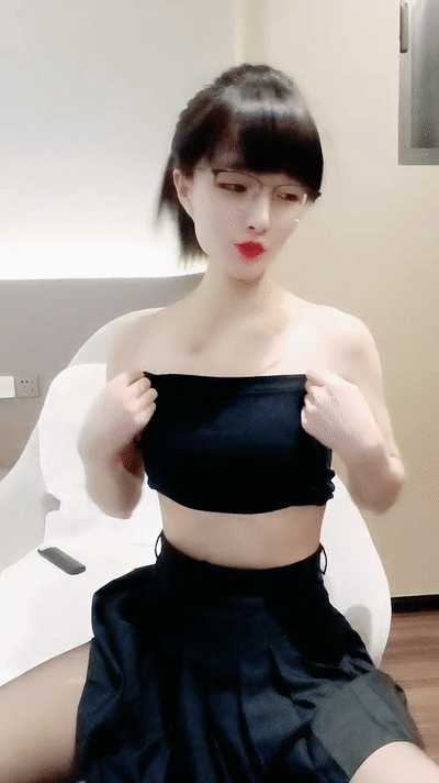 極品騷女酒店約炮87年已婚男，喜歡把逼毛剃掉，馬尾辮眼鏡禦姐，吸吮大屌活很專業