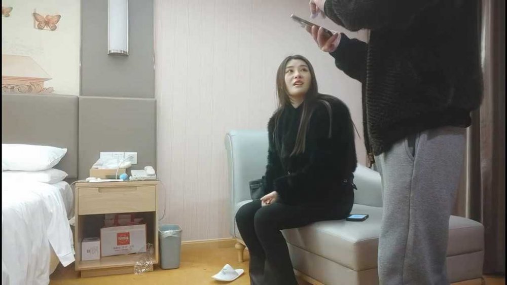 開發探索170CM高個美女，等了很久要狠狠操，鏡頭插嘴深喉，頂級大白屁股