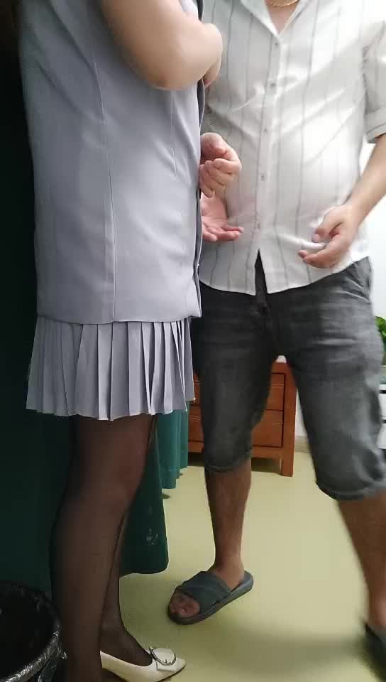 性饑渴小夥套路少婦打一炮