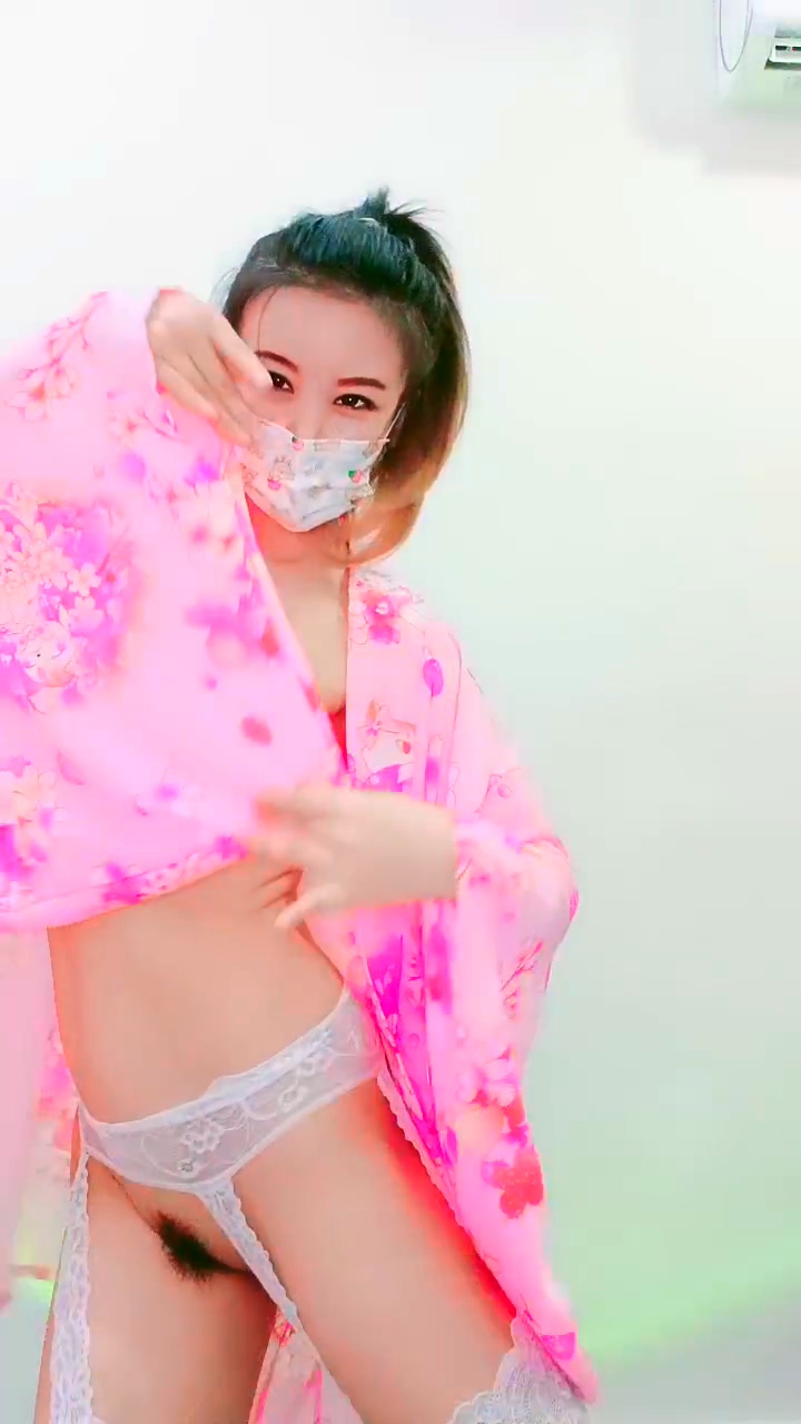 收費脫衣舞娘 這妞的眼睛會說話啊 性感情趣裝扮風騷脫衣舞娘，絲襪誘惑各種撩人的性感動作，精彩刺激不斷