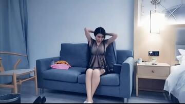 酒店約操週邊小姐姐，身材超棒禦姐，C罩杯大白美乳，小夥忍不住吸吮，騷女很配合穿上睡衣，懟著屁股猛操，搞得爽啊啊浪叫