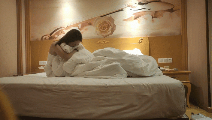[MP4/524MB] 再約良家珠寶女，被窩裡拉出來再來一炮，懟著騷穴猛操，側入騎乘，搞得騷女全身癱軟