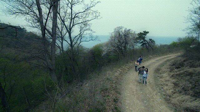 【沉浸式講解❤️臻品收藏】年輕人荒島旅遊 劫匪當面強操女友 在男友面前高潮也太羞恥了《貪婪：慾望之島》中文字幕