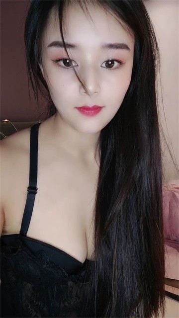 [MP4/1269MB] 顏值爆表黑絲吊帶極品美少婦，約個胖男啪啪操逼，就是雞雞太短了，帶個套就搖起來一會繳槍