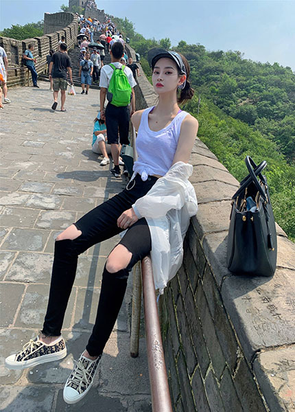 頂級長腿超模生活照自拍大尺度，走在大街上回頭率爆表，高冷的外表 頂級的身材 走到哪都是焦點，苗條的身材筆直的大長美腿