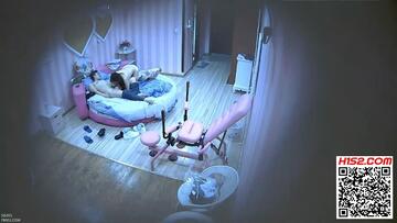 約氣質大學生妹子到情趣炮房，這高挑身材還有柔弱韻味雞巴硬邦邦，抱住就撲上去操穴碰撞，椅子上愛撫