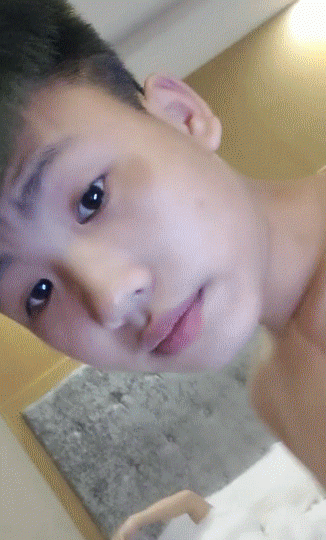 [MP4/1085MB] 沒錯，他又來了，剛成年小P孩再次申請出戰。 6P酒店淫戰，親切客家話，淫語搞笑對白，白漿超多的夢涵肏得最爽！