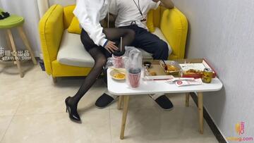 爆肏極品衛衣學生妹▌斯文禽獸▌爆裂巴黎世家究極炮架 想主人的肉棒插逼 特寫怒射濕嫩無毛蜜鮑