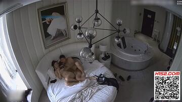 校花級長髮飄飄氣質小姐姐約到豪華酒店，極品身材高挑手感抱緊纏繞觸感銷魂，啪啪猛操大長腿晃動夾緊