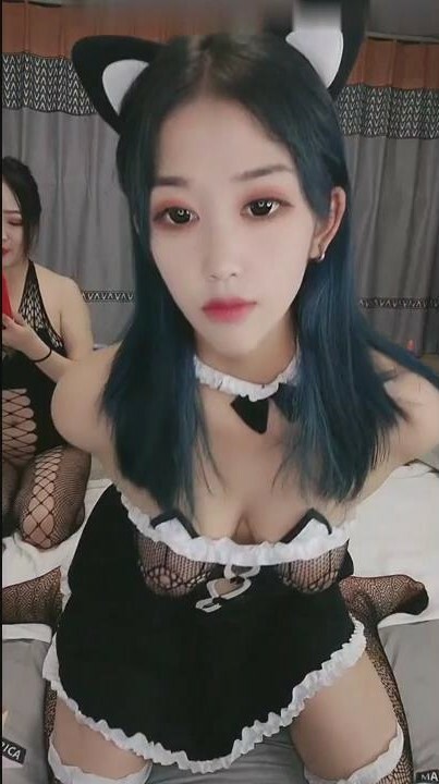 三個風騷閨蜜美少婦和大表哥一起亂倫三飛輪流吃雞爆操個個都騷得不行饑渴難耐全程露臉