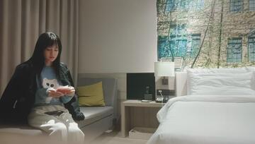 【我是探索者】，純素顏學生妹，數鈔票的樣子真專注，愛乾淨有潔癖，刷牙才口交，嬌小玲瓏端起來乾征服感滿滿