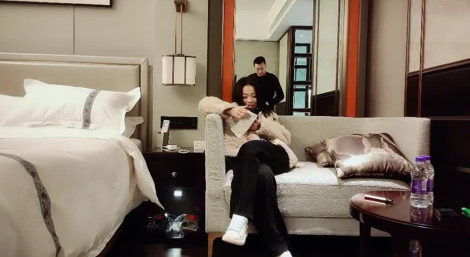 勢頭挺猛 再約漂亮小姐姐 身材苗條 嬌小玲瓏 摳穴舌吻啪啪 浪叫連連精彩佳作