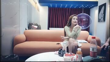 雲長尋花趙總大神約操高端週邊，性感甜美大奶美女，穿上情趣學生制服，各種姿勢換操被誇你好厲害