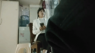 [MP4/413MB] 紅燈區操速食女，顏值還不錯少婦，到小房間脫掉內褲，近距離視角特寫，騎乘操大屁股