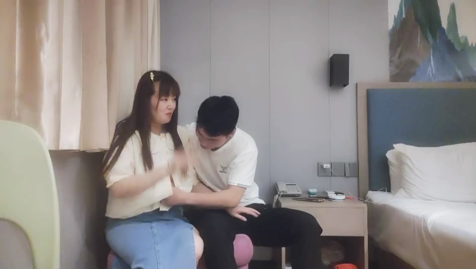 [MP4/171MB] 酒店約炮牛仔長裙兼職良家少婦舔逼解鎖後入抽插