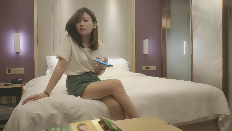 深夜約操兼職小姐姐，害羞靦腆剛下水，風月老將肆意調教啪啪，呻吟動聽俏佳人