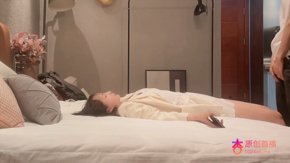 探花李尋歡06 約啪上海援交女。 穿上黑絲床上騷浪賤