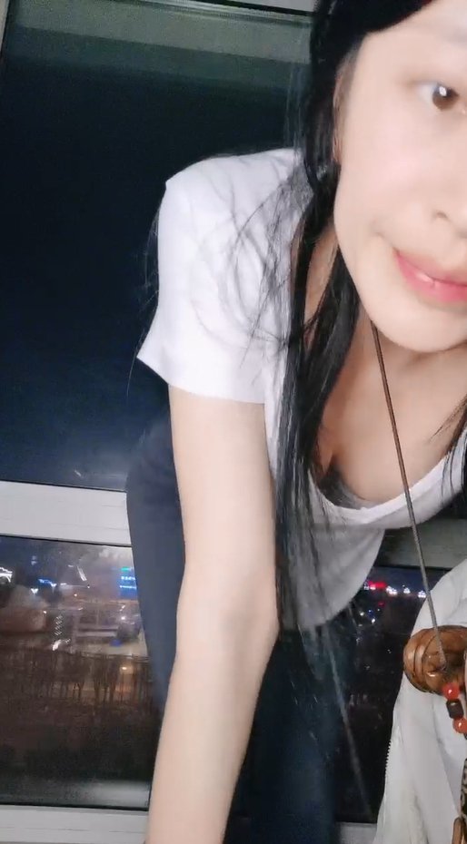 【愛唱歌的小妹妹】先給大家唱個歌再大秀 學過瑜伽身體素質比較好 超粉嫩小穴