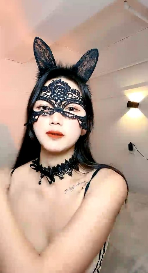 女神級顏值身材滿分小姐姐 顏值區轉黃播 包臀短裙頂級美腿 半脫下內褲玩誘惑