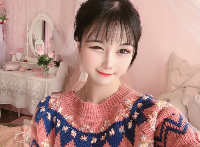 18歲小玉女【童童】火箭福利，掰逼，揉奶捏乳頭，洗澡露出
