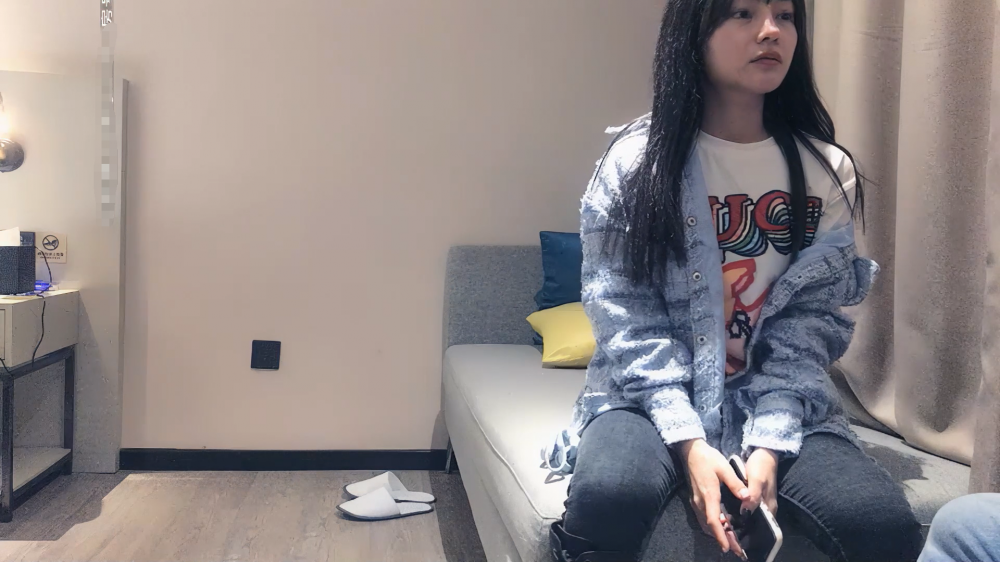 【戰狼行動探花】約了個嫩妹，情趣裝黑絲扣弄無毛粉穴