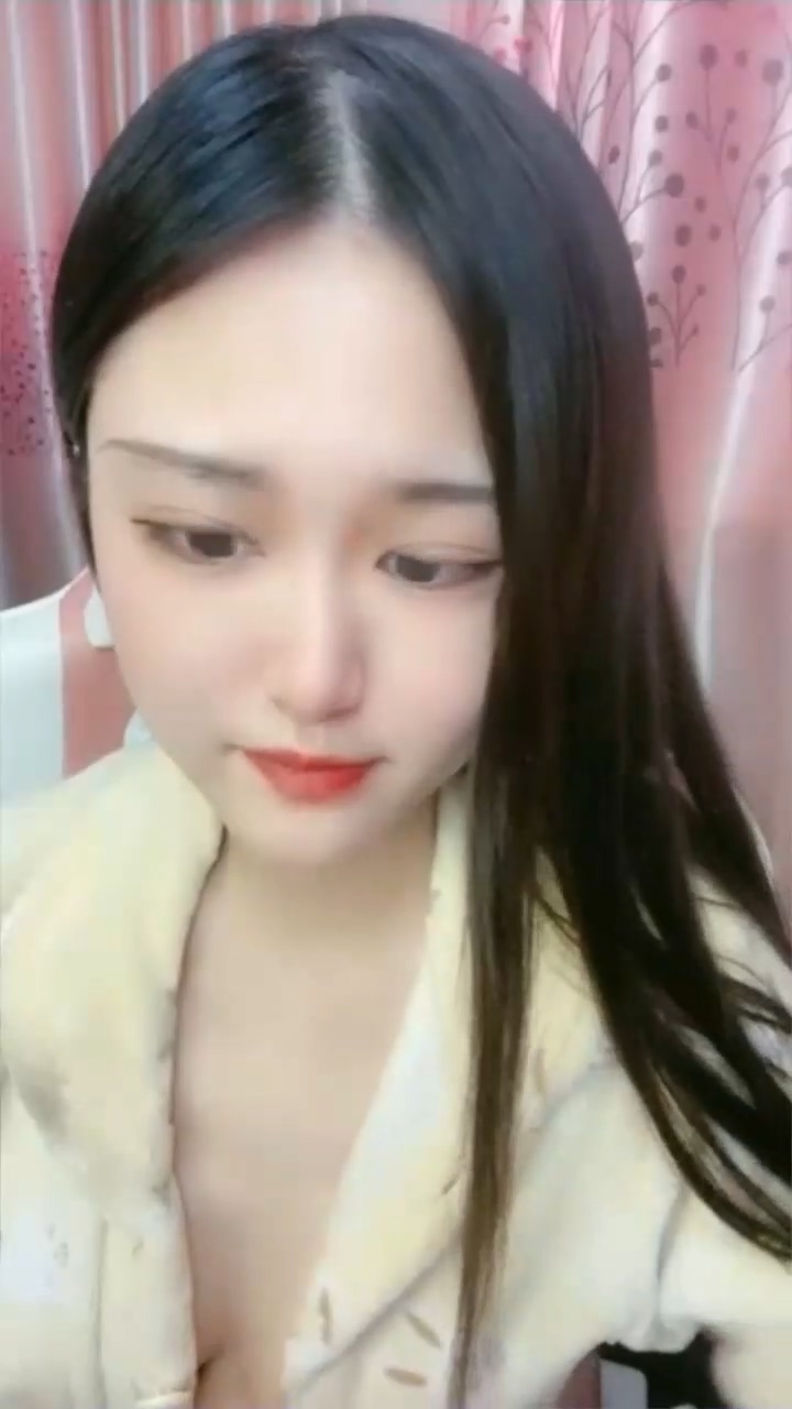 極品長髮妹子，掰穴自慰，小蝴蝶逼真漂亮[MP4/317MB]