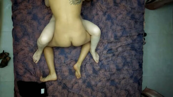 賓館鐘點房黑客破解拍攝到的猥瑣紋身猛男與女友開房瘋狂啪啪 貌似逼太緊把套子夾進逼裏了