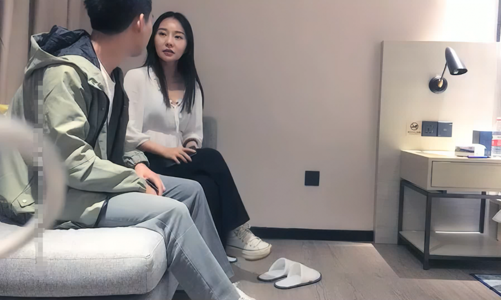 【AI高清2K修復】2020.11.4【太子極品探花】黑褲妹子啪啪，性感屁股抽插猛操