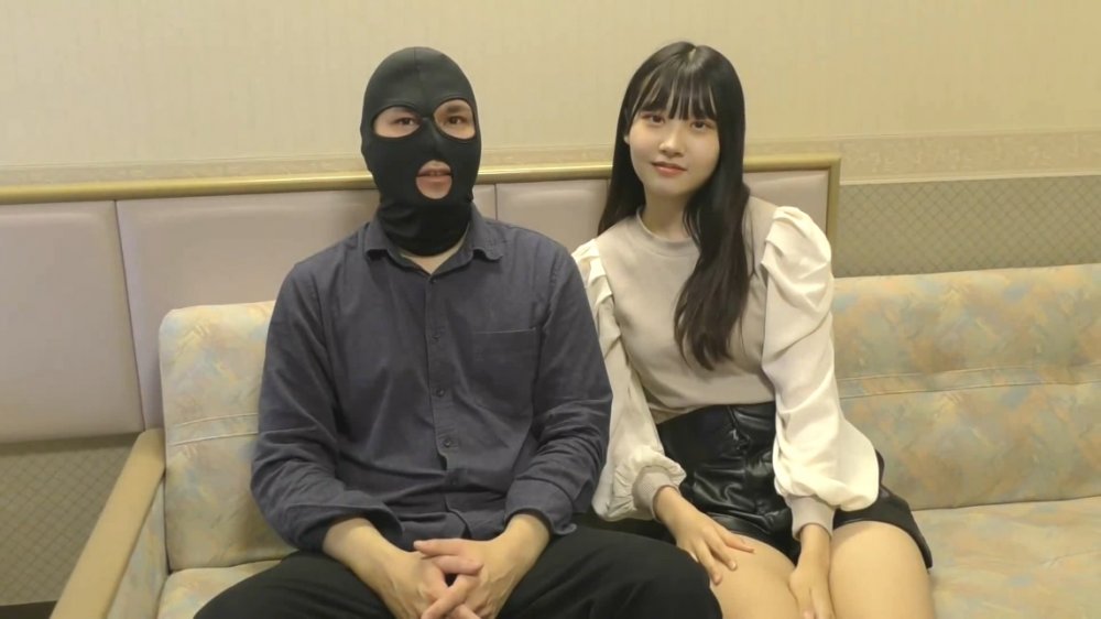 愛笑的美院花季美少女學生嫩妹酒店援交玩COS女警制服無套中出內射無毛嫩逼