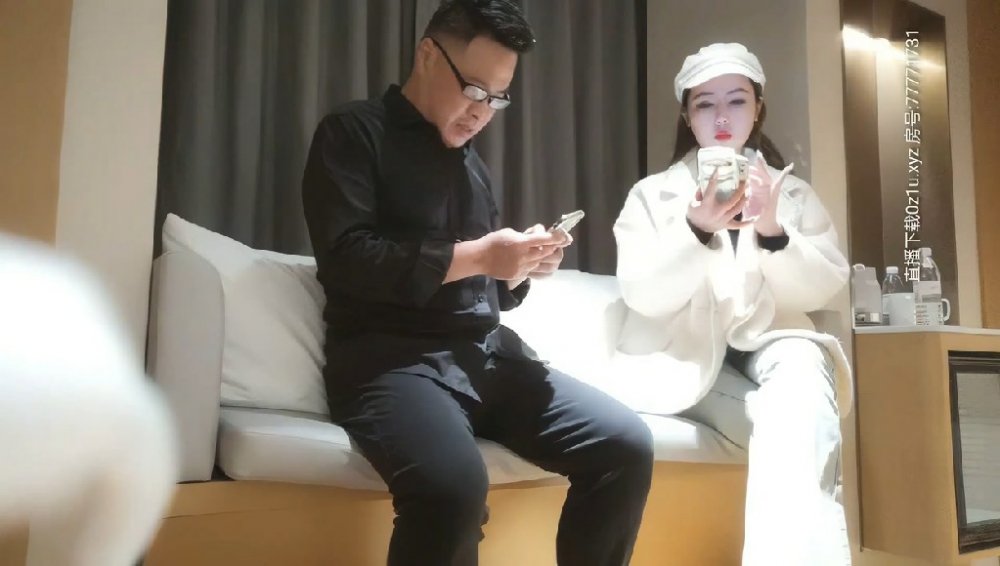 狂操全外圍學生妹約個高顏值白衣鴨舌帽妹子，後入猛操上位騎乘快速抽插