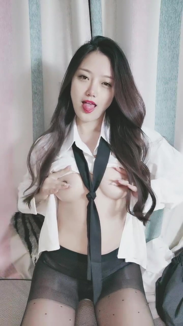 黑絲小姐姐好爽啊我今天要給他吃出來喜歡吃雞巴打疼你蛋蛋了射了