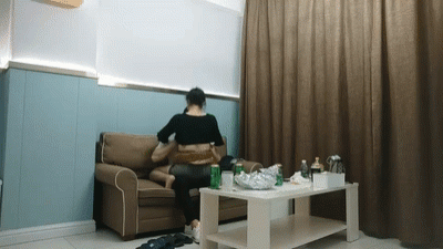 網聊168CM良家少婦，喝喝酒調調情，騷起來騎在身上，扒掉褲子迫不及待插入，搞得少婦舒服了
