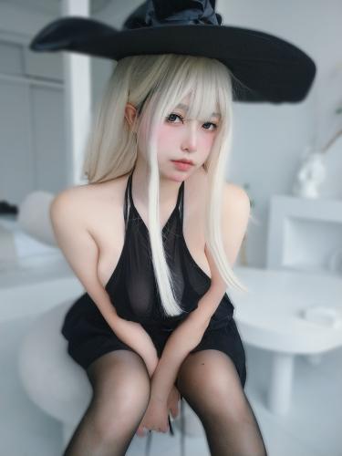 [COSPLAY] 女主K – 女巫 [20P1V-115.85MB]