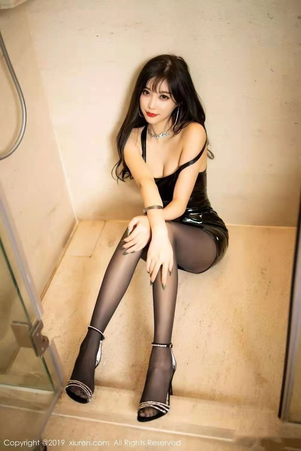 晨晨的性感皮裙包臀和大長腿[28P]