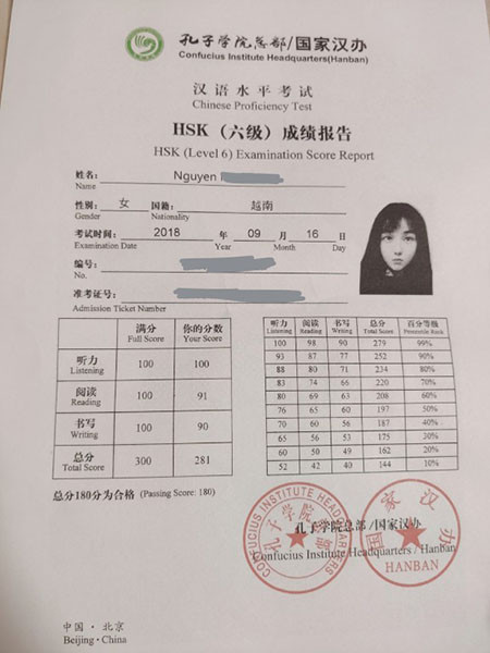 正在學中文的越南妹子 打英雄聯盟LOL 穿緊身褲 肥美的小穴塞入跳蛋自慰 沒幾分鐘受不了噴水 噴到電腦了