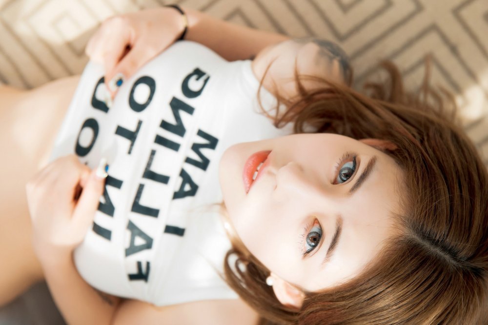 BlessU薄紗短裙袒胸露乳香艷誘人[44P]