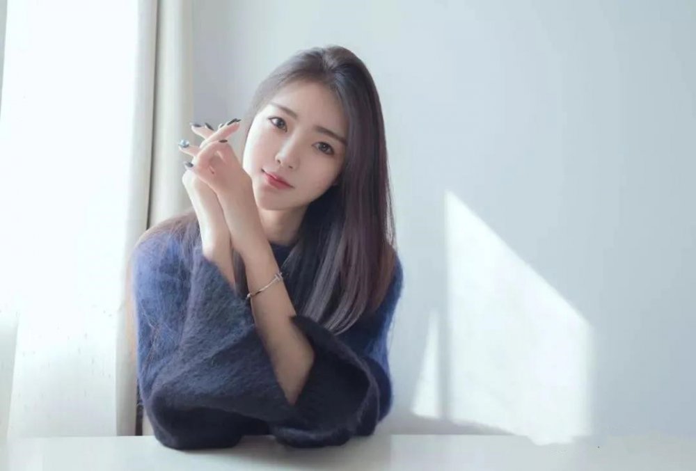 優雅大長腿的簡約少女[23P]