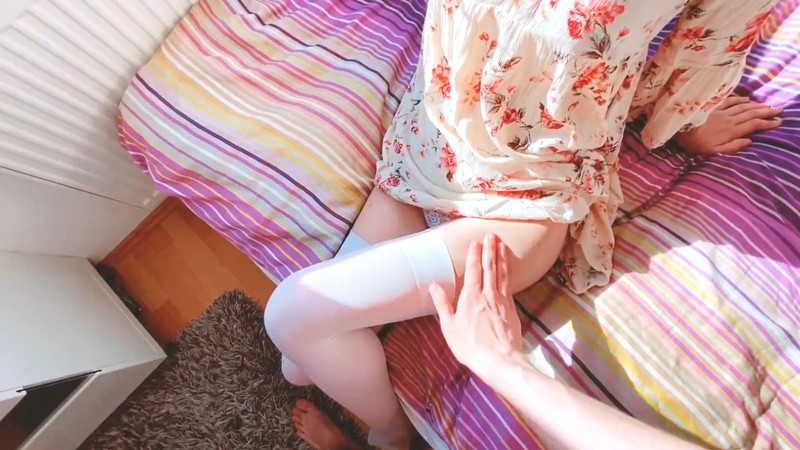 蜜桃臀極品無毛嫩逼小女友大白天啪啪啪 小屄好緊搞爽了射了一肚皮