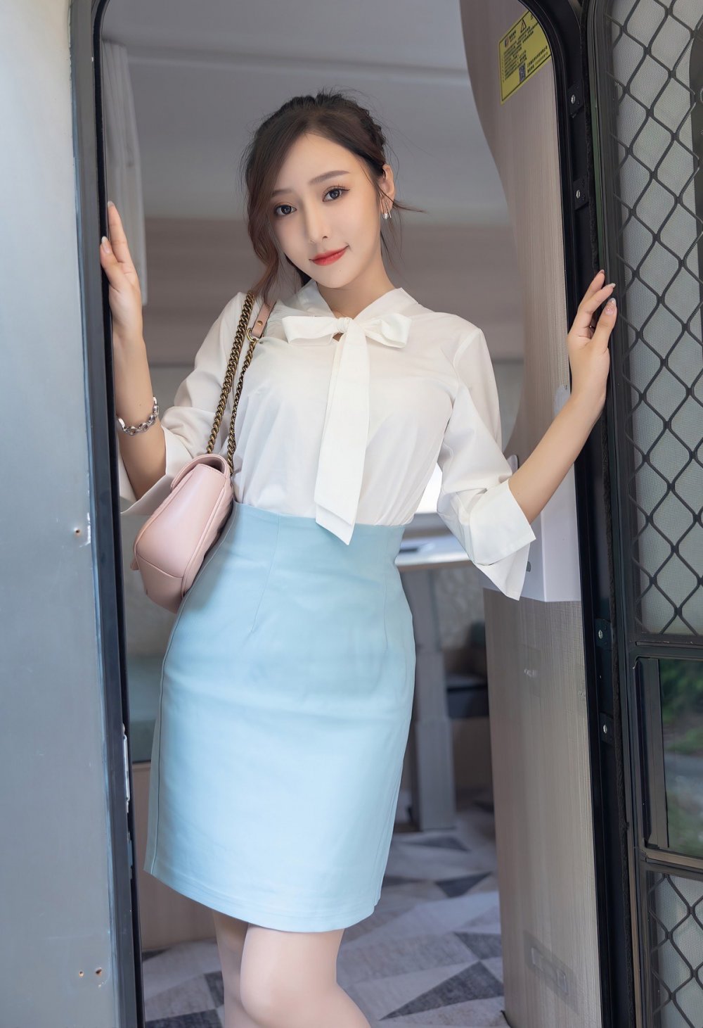 帶著秘書去開車[30P]