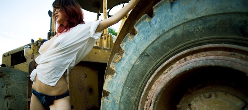 國模Yumi---魔鬼身材郊外演繹狂野[26P]