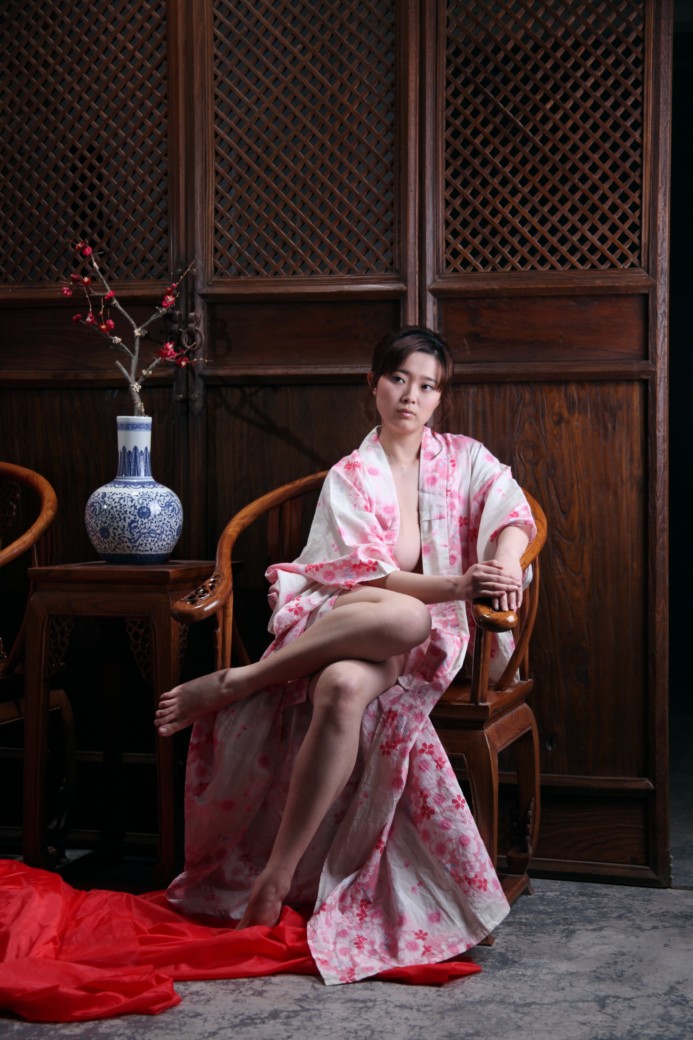 這對大奶子，真想咬一口，女人的這幅身體就是為著男人而生的[25P]