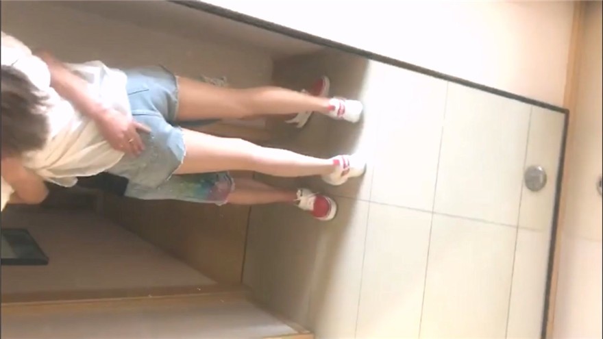 小哥去美女同事的家裡打炮⭐身材好BB又緊⭐連干兩炮完美露臉[MP4/815MB]