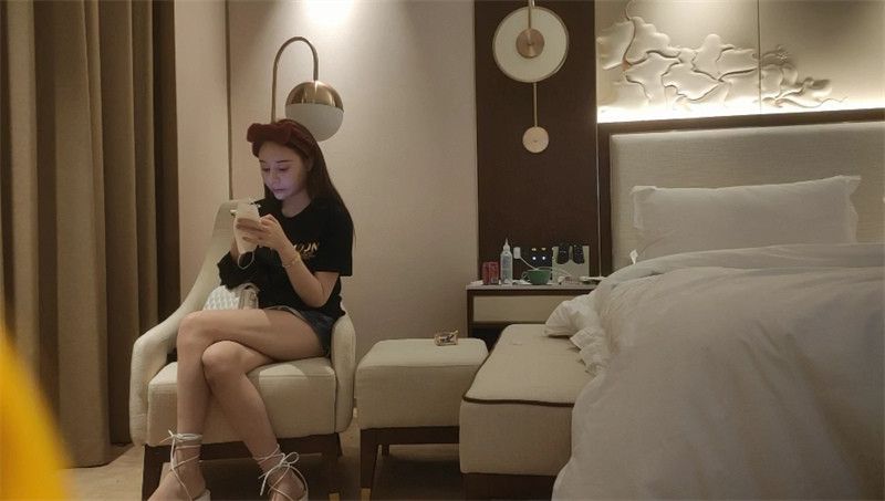 00后大圈女神，175cm大長腿，膚如凝脂俏佳人，爆操淫穴