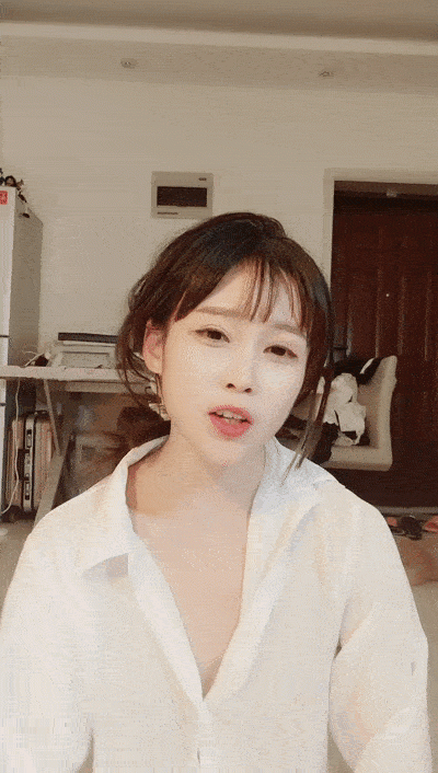 清純美少女KIKI，腹肌馬甲線，活力十足堪稱噴水娃，大尺度自慰，大黑屌邊插邊噴水