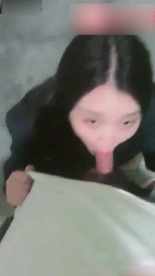 【姐弟亂倫】親弟弟帶著巨乳姐姐在街頭玩露出 有這樣的親姐真幸福